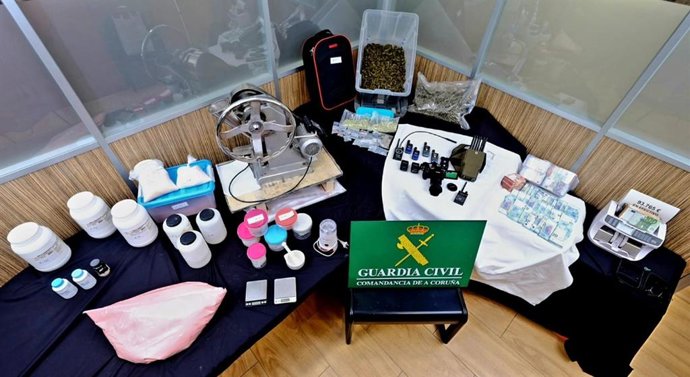 Efectos y dinero en efectivo intervenidos en la operación 'Cancan'