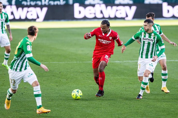 Archivo - Jules Kounde of Sevilla during LaLiga, football match played between Real Betis Balompie and Sevilla Futbol Club at Benito Villamarin Stadium on January 2, 2021 in Sevilla, Spain.