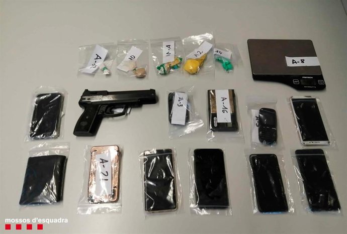 Objetos requisados por los Mossos d'Esquadra.