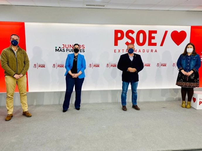 Reunión entre el PSOE de Extremadura y los presidentes de la federación española y extremeña de caza.