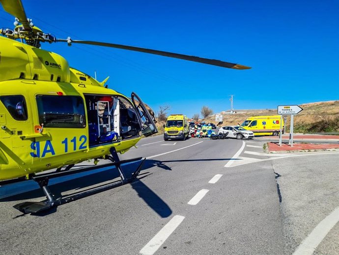 Trasladado grave al hospital en helicópero un motorista de 45 años tras chocarse con un cohce en Loeches