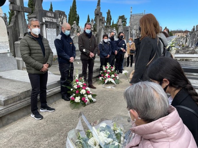 Acto de homenaje en Polloe a los funcionarios de prisiones asesinados por ETA Ángel Mota Iglesias y Francisco Javier Gómez Elósegui