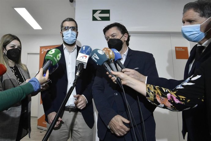 Los portavoces de PSRM y Cs, Francisco Lucas y Juan José Molina