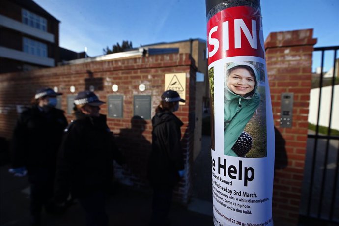 09 March 2021, United Kingdom, London: Police officers conduct a house-to-house search on Kingswood Road for missing woman Sarah Everard, 33, who left a friend's house in Clapham, south London, on Wednesday evening. Photo: Yui Mok/PA Wire/dpa