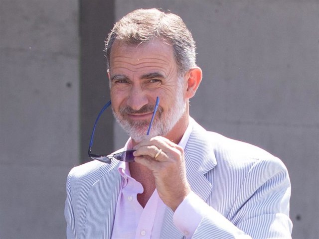 Archivo - El Rey Felipe VI llega al hospital donde está ingresado su padre, Don Juan Carlos I