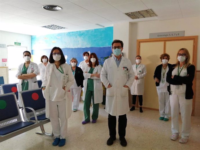 El Hospital Virgen de las Nieves atiende a cerca de 400 mujeres con endometriosis.