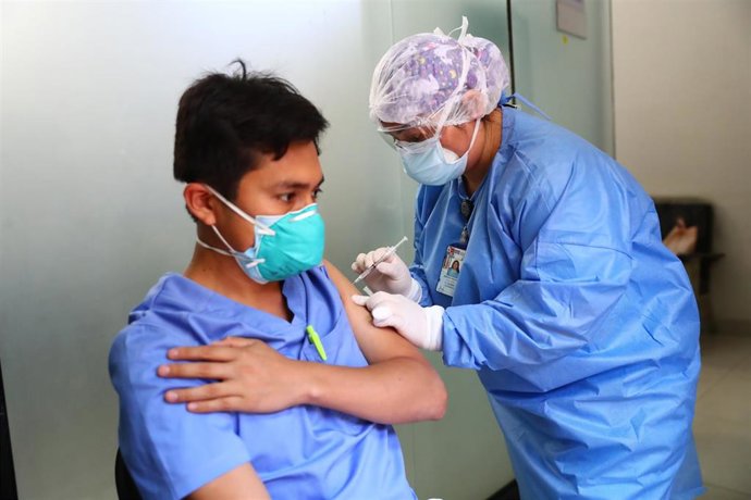 Personal sanitario vacunado contra la COVID-19.