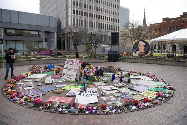 Vigilia en recuerdo de Breonna Taylor al cumplirse un año de su asesinato.