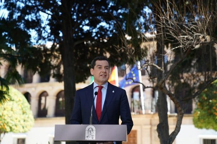 El presidente de la Junta de Andalucía, Juanma Moreno, en la rueda de prensa posterior a la reunión del Consejo de Gobierno. Imagen de archivo.