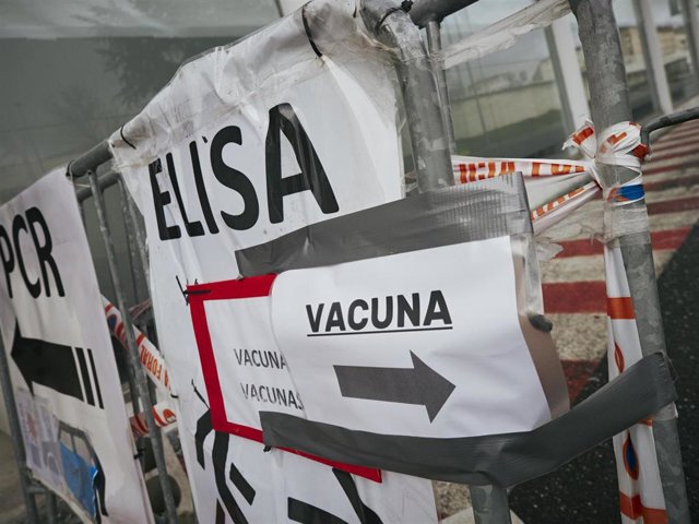 Archivo - Indicadores de vacunación y de realización de test antígenos y PCR de detección del COVID-19 en el Recinto ferial de Navarra (REFENA)