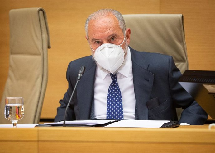 Manuel Aragón, exmagistrado del Tribunal Constitutuciona, comparece en la Comisión de Calidad Democrática del Congreso.