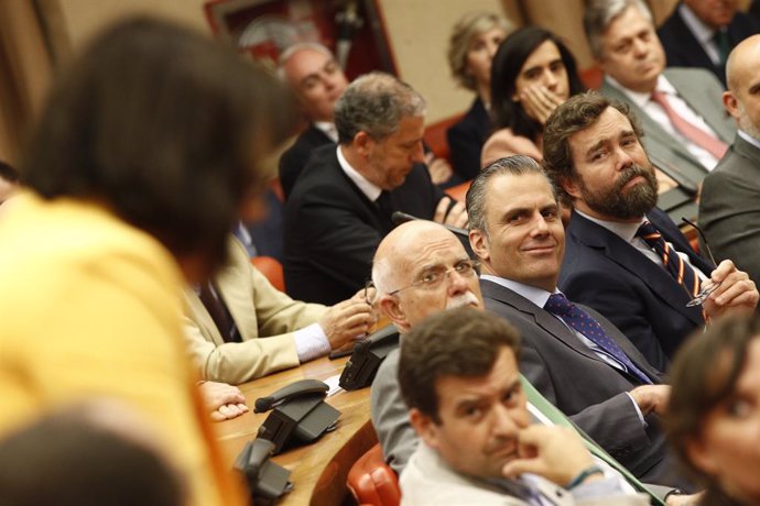 Archivo - -El diputado de Vox, Agustín Rosety (2i); el secretario general de Vox y concejal en el Ayuntamiento de Madrid, Javier Ortega-Smith (3i); y el portavoz parlamentario de Vox en el Congreso, Iván Espinosa de los Monteros (4i) durante el acto de 