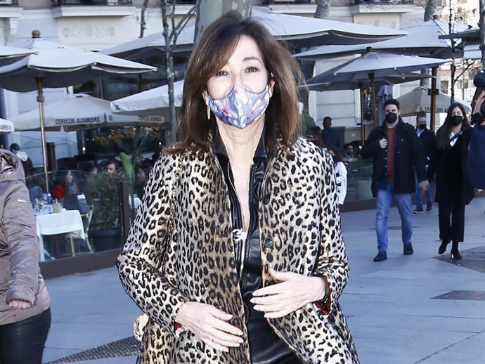 ANA ROSA QUINTANA EN EL CENTRO DE MADRID