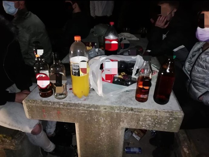 Denunciados en Pamplona por realizar botellón