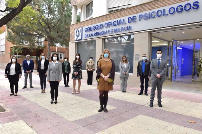 La nueva decana del Colegio de Psicólogos de Murcia, María Fuster, junto al nuevpo equipo de gobierno