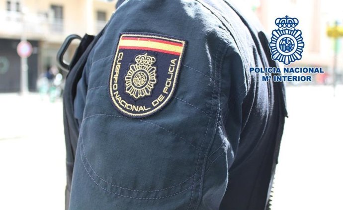 Archivo - Agente de la Policía Nacional