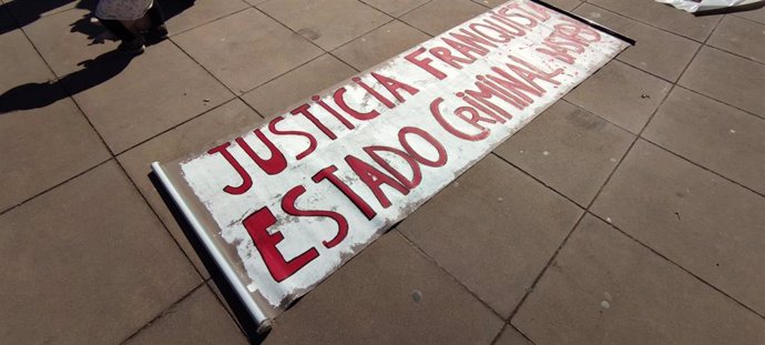Pancarta que encabeza la marcha hasta la cárcel Brians 1 (Barcelona) para reclamar la libertad del rapero Pablo Hasél
