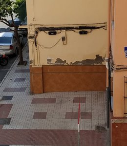 Cableado en una fachada de viviendas de Málaga capital.
