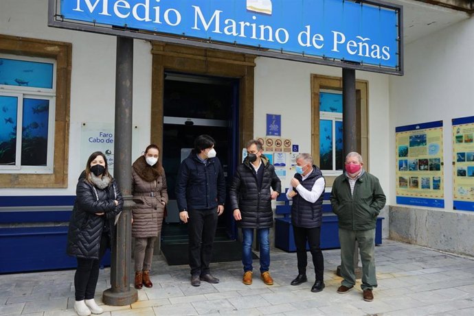 El consejero de Ciencia, Borja Sánchez, durante su visita a Gozón