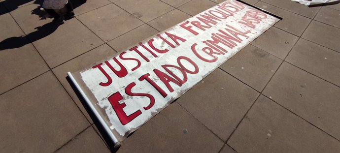 Pancarta que encapala la marxa fins a la presó Brians 1 (Barcelona) per reclamar la llibertat del raper Pablo Hasél
