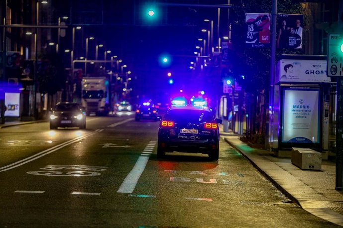Archivo - Un coche de Policía Nacional circula durante la primera noche de toque de queda en Madrid (España), a 26 de octubre de 2020.   