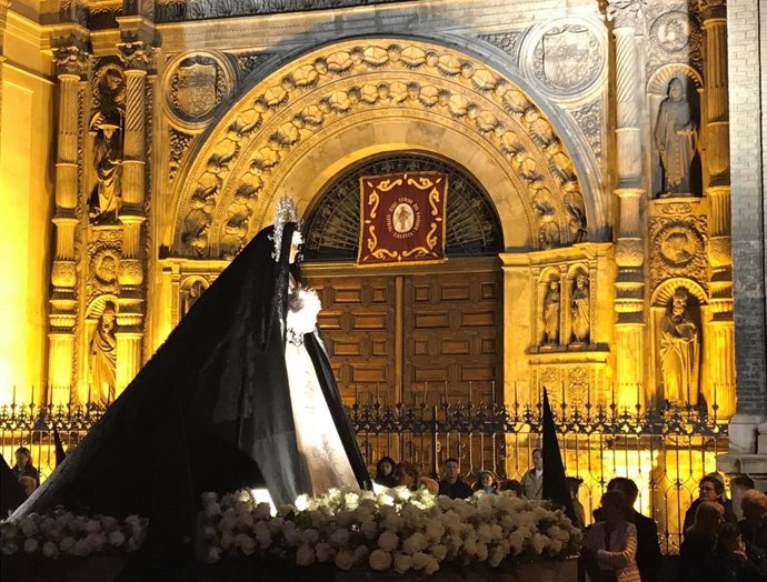 Archivo - Imagen de la Dolorosa en una procesión de la Semana Santa