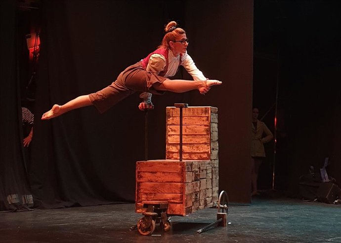 El Teatro Apolo de Almería se convierte en un vagón del 'Orient Express' con el circo clásico de 'El Gran Fele'.