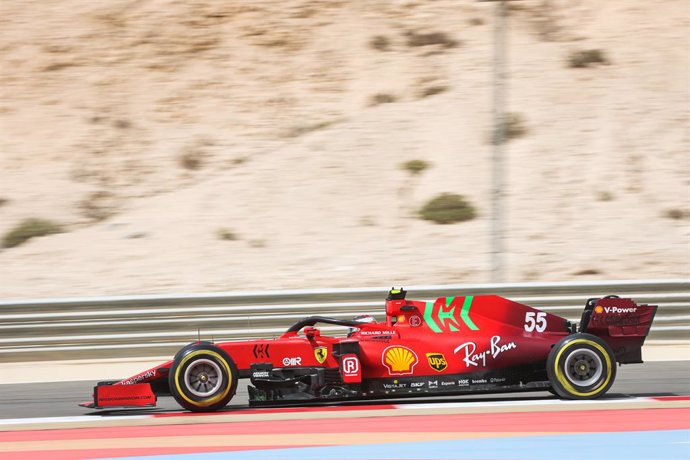 55 SAINZ Carlos (spa), Scuderia Ferrari SF21, action during the Formula 1 Pre-season testing 2020 from March 12 to 14, 2021 on the Bahrain International Circuit, in Sakhir, Bahrain - Photo Antonin Vincent / DPPI