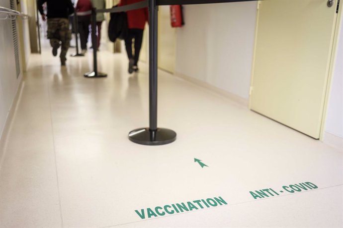 Centro de vacunación contra el coronavirus en Vincennes (Francia)