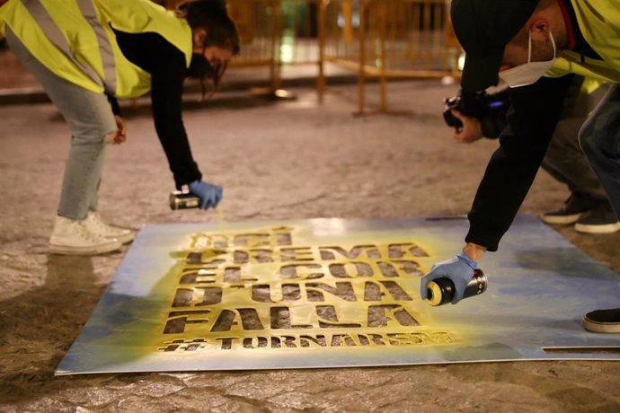 Acción 'Ací crema el cor d'una falla'