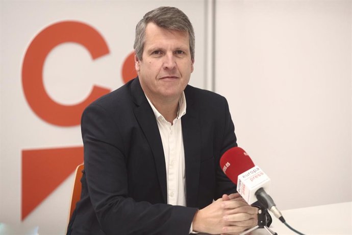 Archivo - El vicesecretario general de Ciudadanos (Cs), Carlos Cuadrado, durante una entrevista con Europa Press en la sede del partido, en Madrid (España), a 29 de diciembre de 2020.