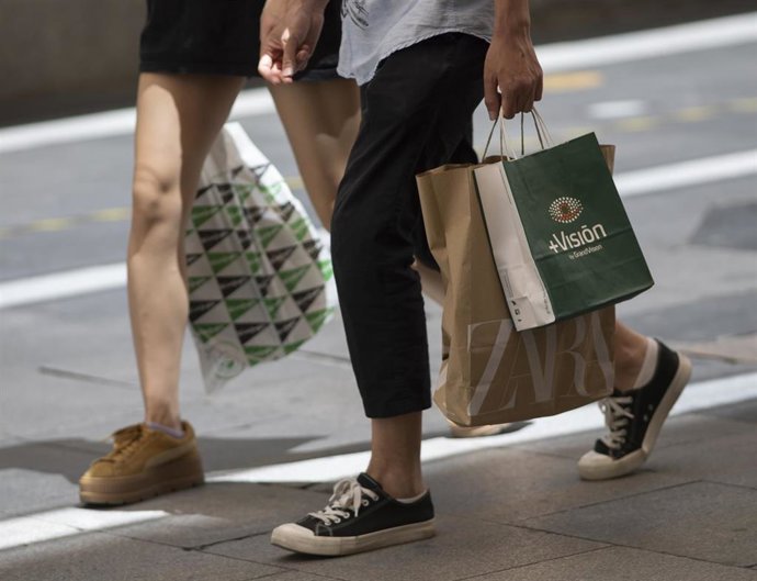 Archivo - Consumidores. Archivo