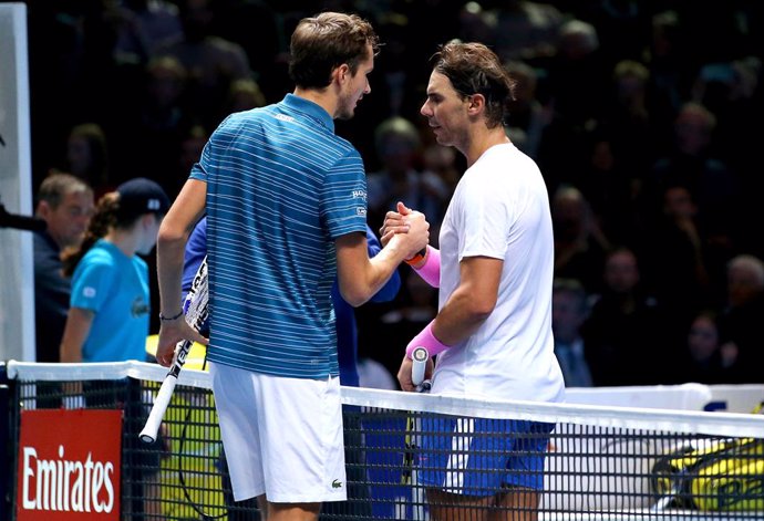 Archivo - 13 November 2019, England, London: Spanish tennis player Rafael Nadal (R) shakes hands with Russia's Daniil Medvedev after the end of their men's singles round-robin match on day four of the ATP World Tour Finals tennis tournament at the O2 Ar