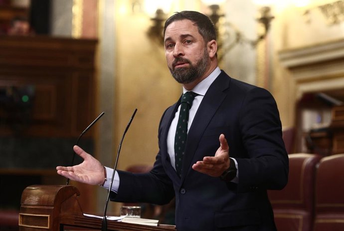 El líder de Vox, Santiago Abascal, interviene en una sesión de Control al Gobierno en el Congreso de los Diputados, en Madrid, (España), a 24 de febrero de 2021. El pleno estará marcado por la intervención del presidente del Gobierno quien tendrá que re