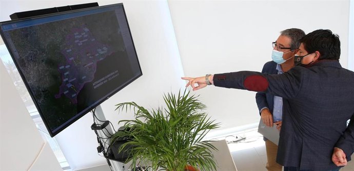 El presidente de la Diputación, Francisco Salado, junto al diputado de Fomento e Infraestructuras, Francisco Oblaré, informa de actuaciones en las carreteras de la provincia en 2021