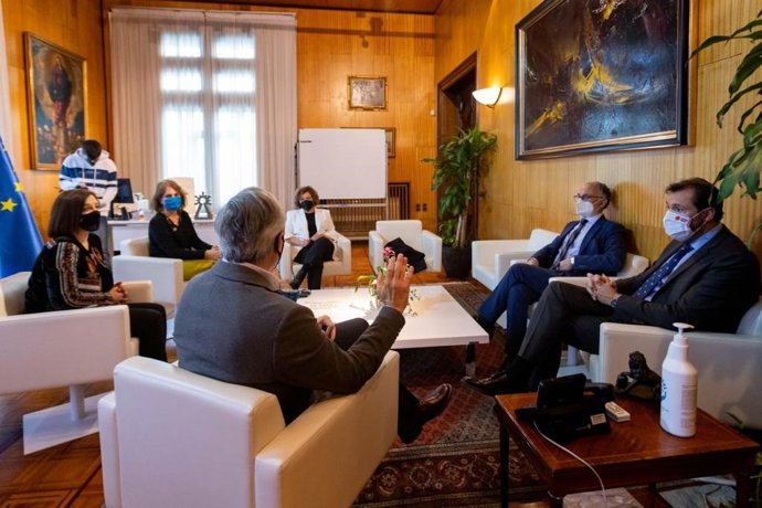 El alcalde de Valladolid, Óscar Puente; el alcalde de Zaragoza, Jorge Azcón; la vicealcaldesa de Zaragoza, Sara Fernández; y el presidente de Mercasa, José Ramón Sempere, han mantenido una reunión en la capital aragonesa