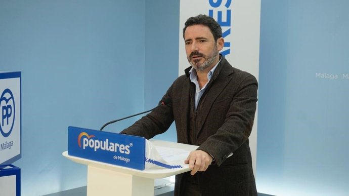El coordinador general del PP de Málaga, José Ramón Carmona, en rueda de prensa