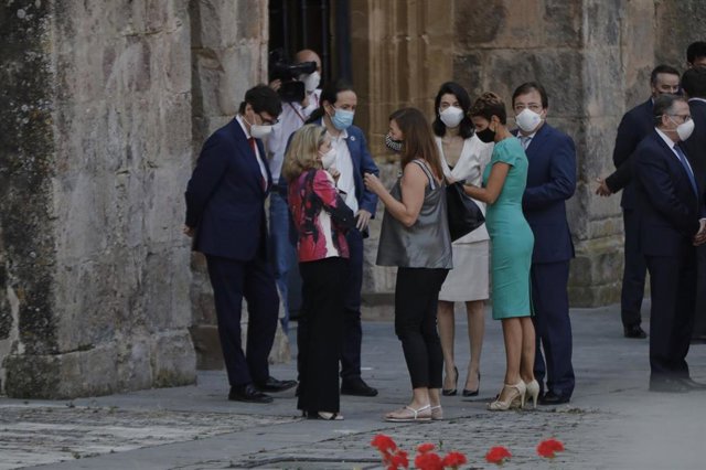 Archivo - Armengol conversa con Iglesias y otros ministros en la XXI Conferencia de Presidentes en San Millán de la Cogolla, La Rioja, el pasado julio.