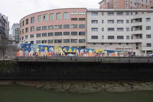 Mural contra la violencia machista y en recuerdo de las víctimas en Bilbao