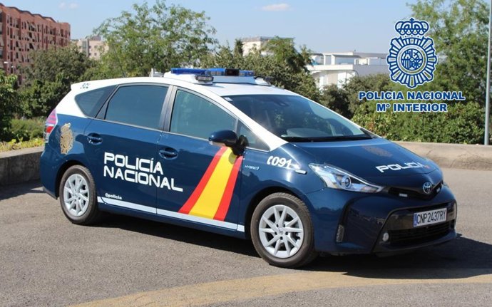 Nota De Prensa: "Agentes De La Policía Nacional Detienen A Cuatro Varones Como Presuntos Autores De Detener Ilegalmente A Tres Compatriotas A Los Que Agredieron Y Amenazaron En Un Asunto De Tráfico De Cocaína"