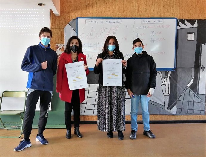 Visita de la delegada de Educación y Deporte en Huelva, Estela Villalba, al IES La Marisma.