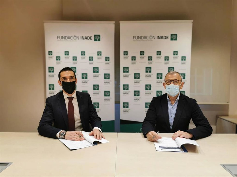Renovación acuerdo de colaboración entre Santalucía Seguros y Fundación Inade.