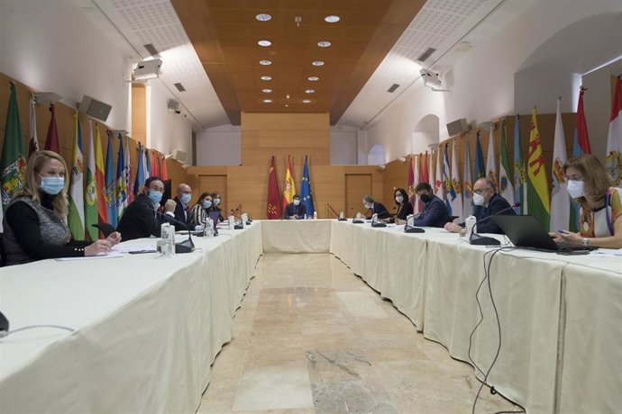 El jefe del Ejecutivo regional, Fernando López Miras, preside la reunión del Comité de Seguimiento Covid