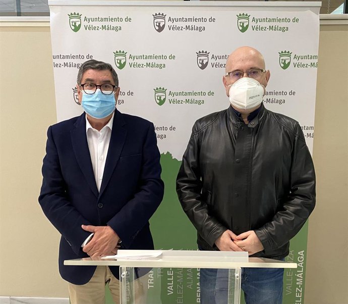 El alcalded de Vélez, Antonio Moreno, y el concejal de Turismo y primer teniente de alcalde, Jesús Pérez Atencia.