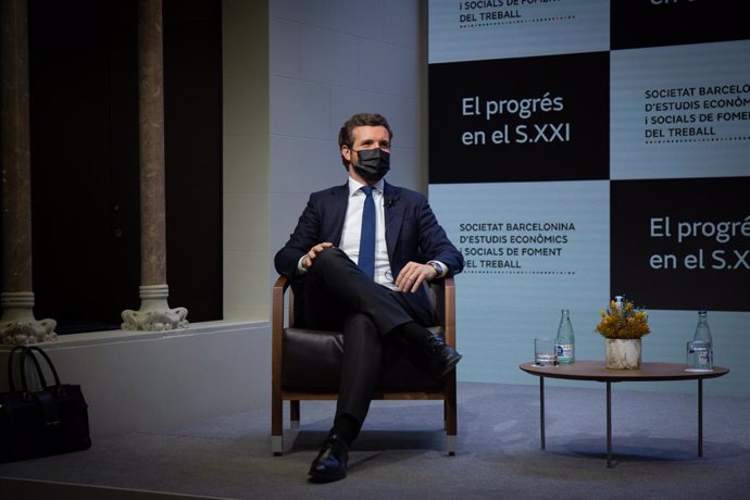 El líder del PP, Pablo Casado, participa en un debat sobre economia que ha organitzat la Societat Barcelonina d'Estudis Econmics i Socials de Foment del Treball. Catalunya (Espanya), 15 de mar del 2021.