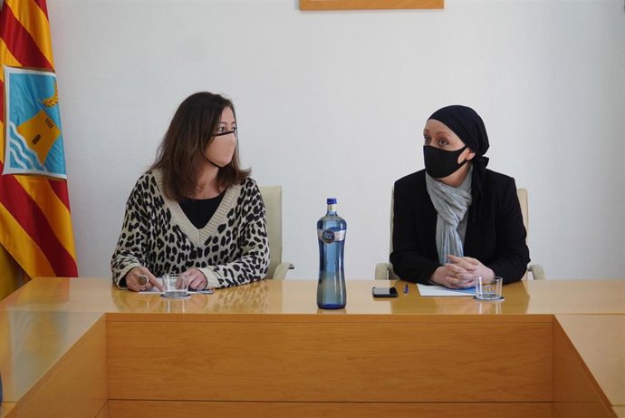 La presidenta del Govern, Francina Armengol, y la presidenta del Consell insular de Formentera, Alejandra Ferrer, este lunes.