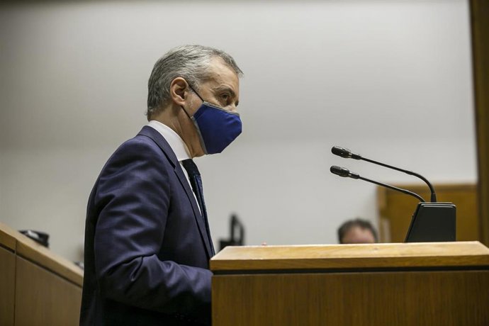 El lehendakari, Iñigo Urkullu, en el pleno de control al gobierno, en Vitoria
