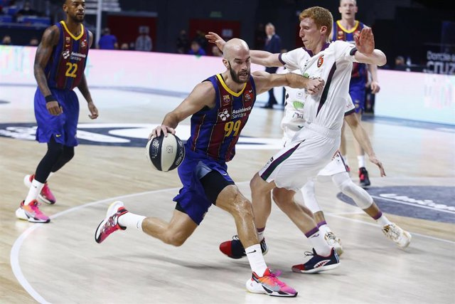 Archivo - Calathes (Barça) y Díaz (Unicaja)