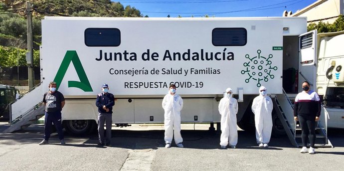 La unidad móvil de detección de covid-19 en Instinción (Almería)