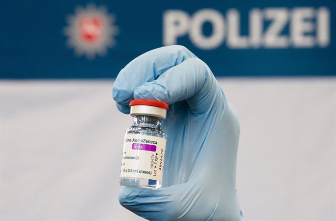 FILED - 04 March 2021, Lower Saxony, Hanover: A doctor holds a vial of AstraZeneca's Covid-19 vaccine at the Lower Saxony Central Police Directorate. Germany has suspended use of the Covid-19 vaccine developed by AstraZeneca, the Health Ministry said. P